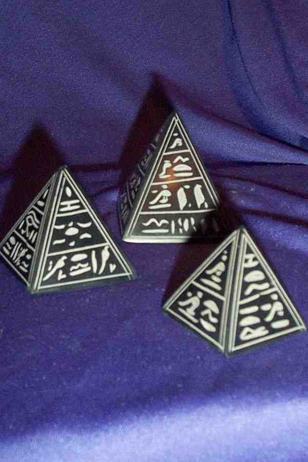 SET OF 3 BASALT-STYLE PYRAMIDS